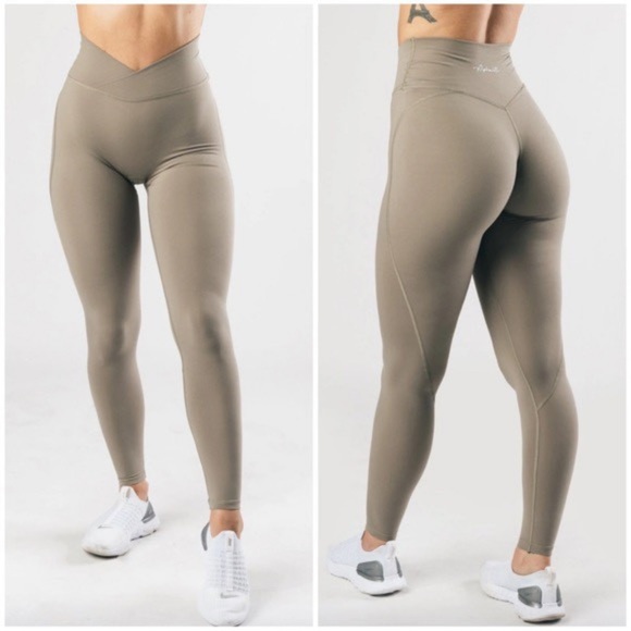 Alphalete Other - Alphalete Surface Power Leggings - Seashell
